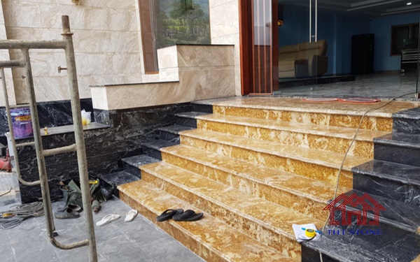 Mẫu bậc tam cấp ốp đá marble đẹp - Mẫu 10