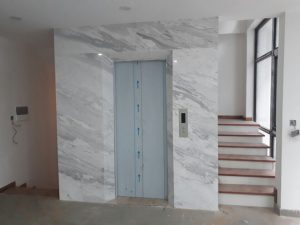 đá ốp thang máy gia đình