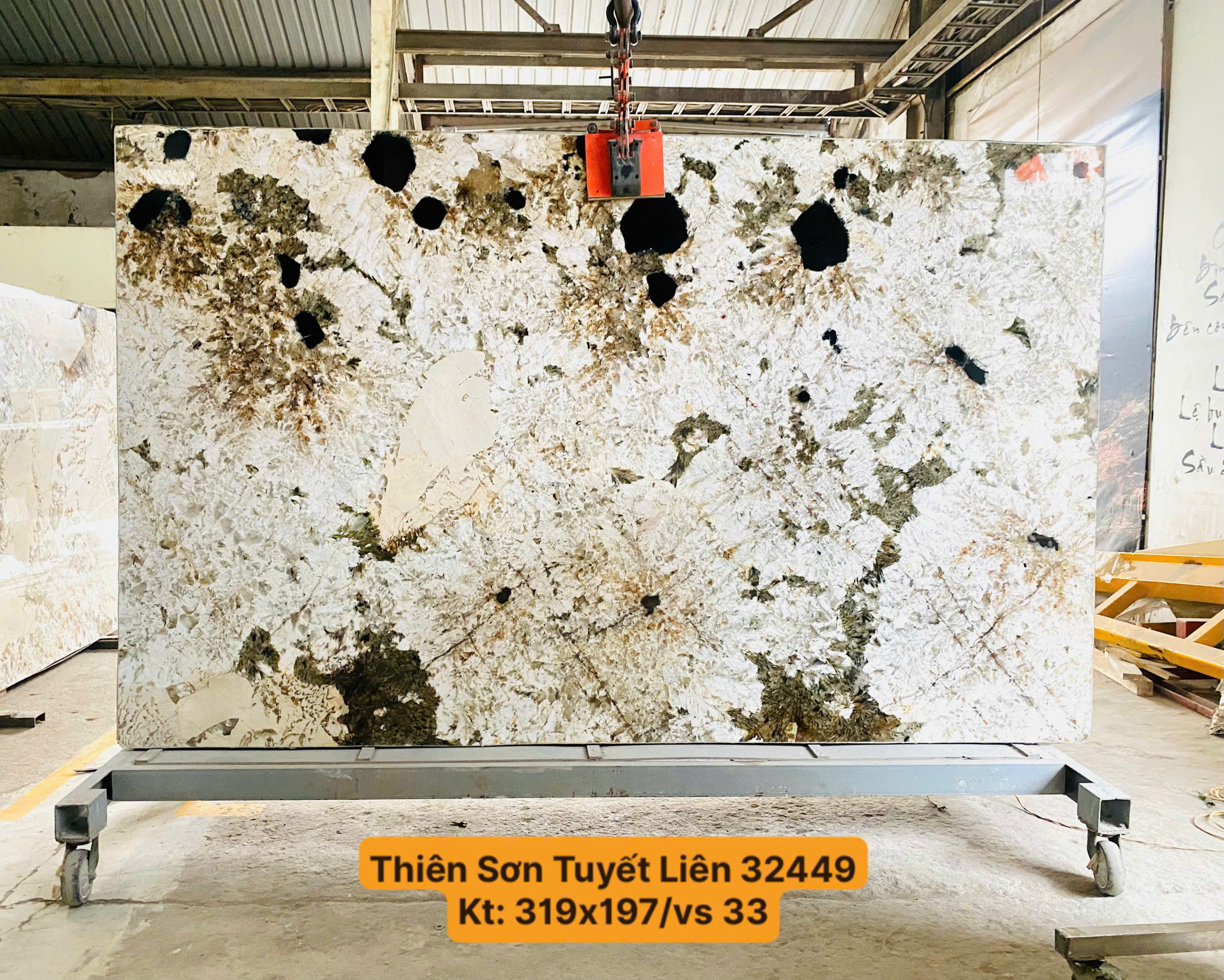 thi công tranh đá xuyên sáng chuyên nghiệp